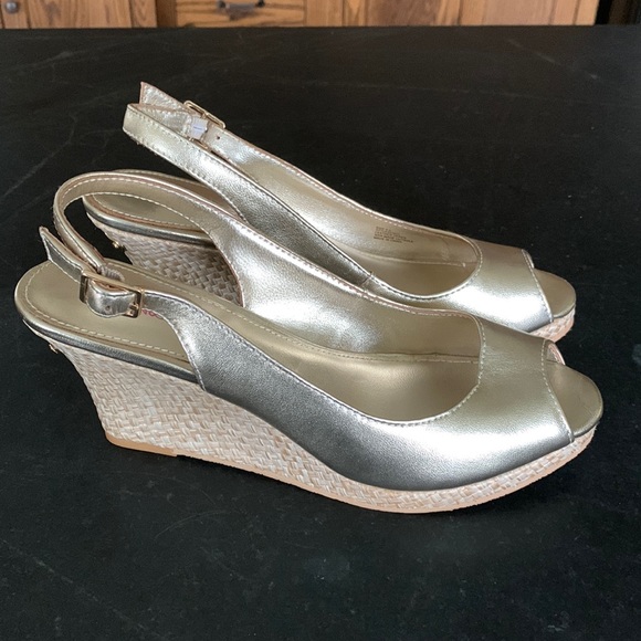 Lilly Pulitzer | Shoes | Lilly Pulitzer Gigi Slingback Wedge In Gold Womens  Size 85 | Poshmark
